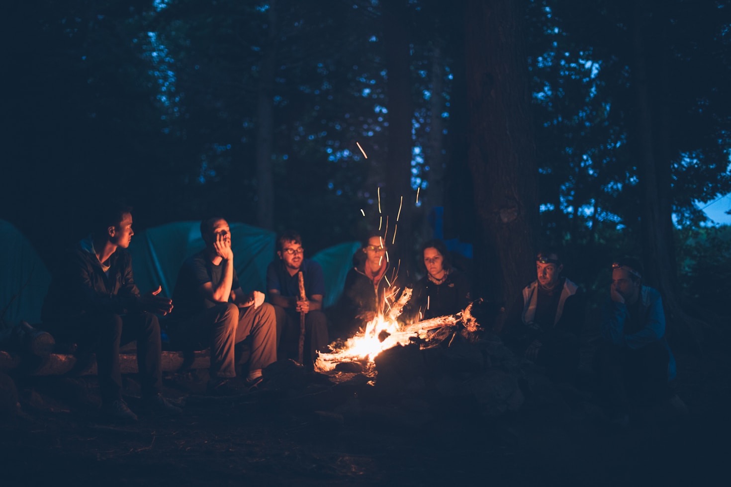 Camping im Winter: So bleiben alle warm und glücklich